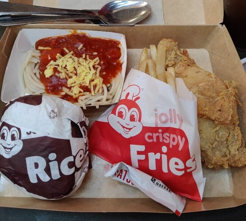 フィリピンのソウルフード「ジョリビー」！御堂筋の夜に想いを馳せて