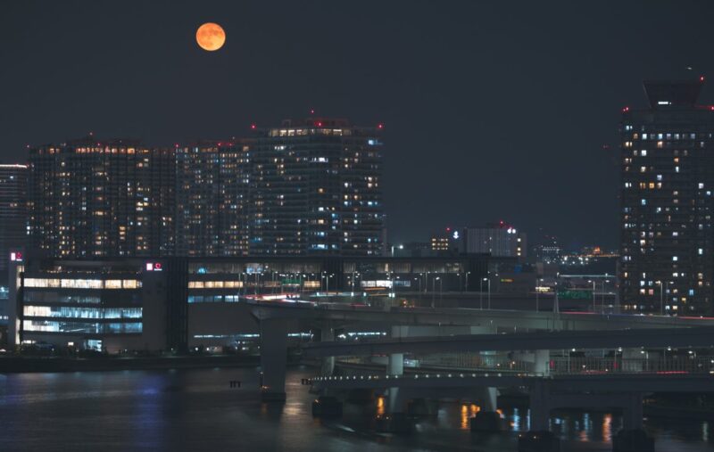 今宵は満月、心ときめく大阪の夜