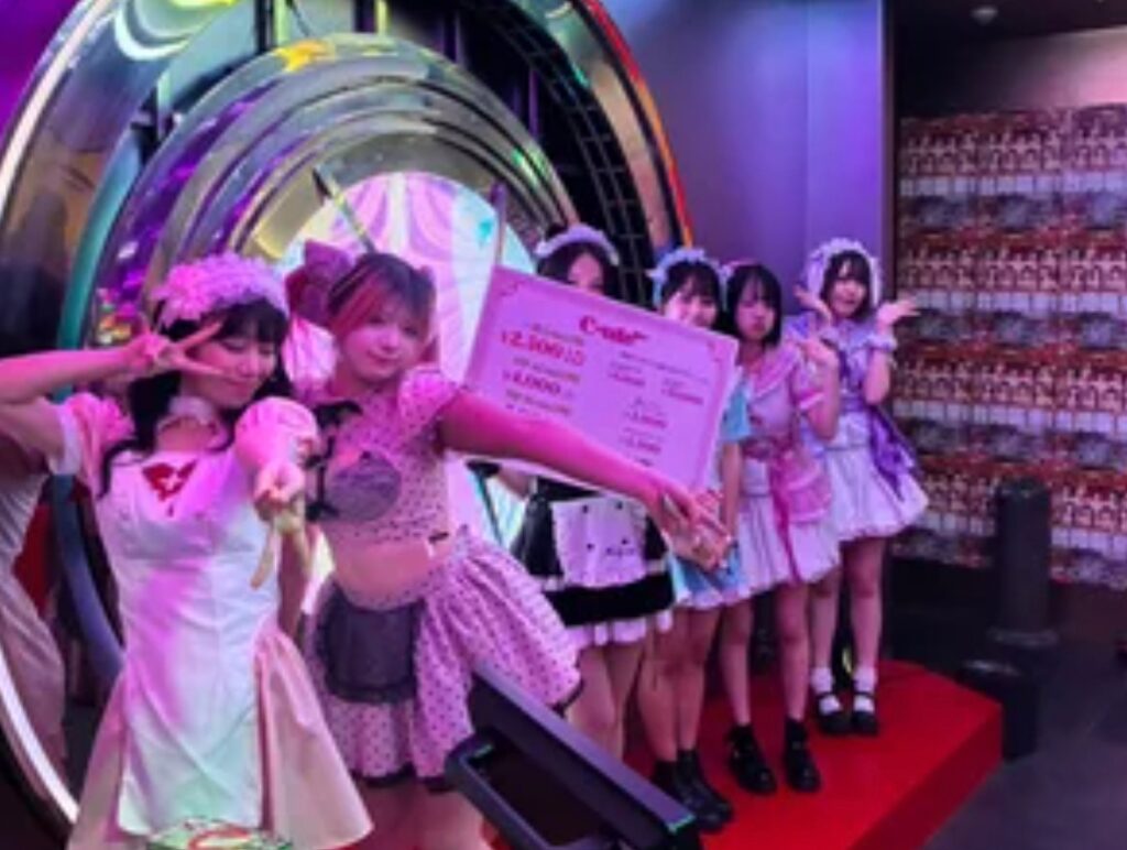 最近話題の「コンカフェ」って何？隠れ家みたいな秘密基地に潜入しちゃった♡