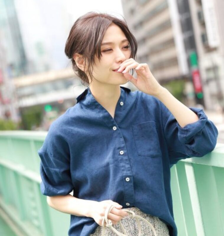 【30代女子必見！】ユニクロのリネンシャツで叶える「高見え」コーデ術♡