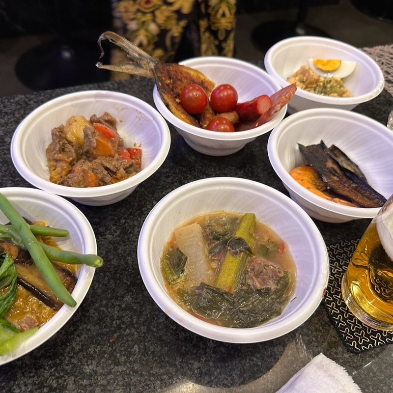 なんばの朝、ひっそり現れる賑わい