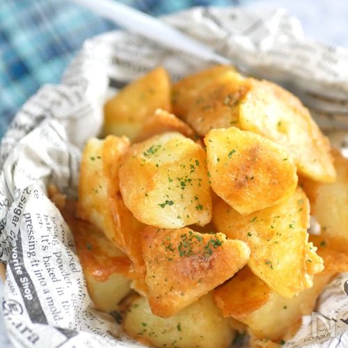 おうちバル気分！カリカリチーズとじゃがいもの絶品おつまみ、実は秒速で作れるんです…！