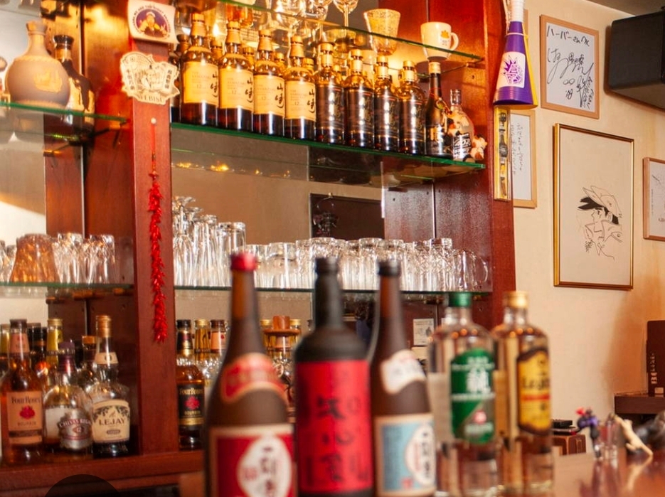 スナックとラウンジ、どっちがお好み？夜の街でほんのり酔うなら、知っておきたい違い。