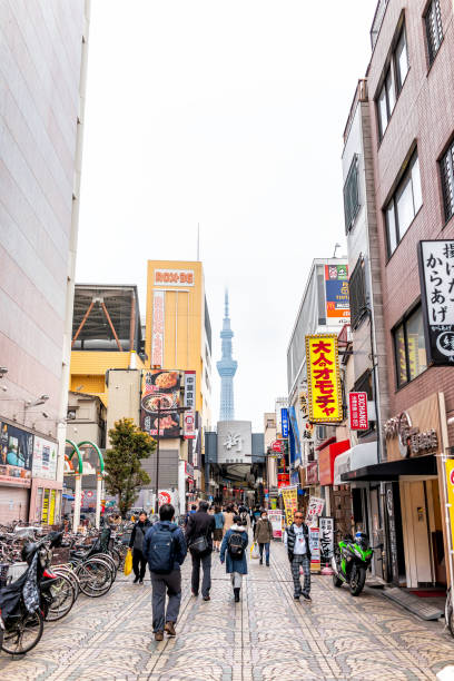 雨音に映える、大人の夜。髪型ひとつで気分も変わる、そんな夜をあなたに。