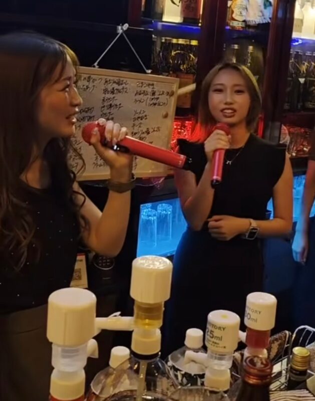歌声弾む夜、ストレスも吹っ飛ぶカラオケタイム！🎤
