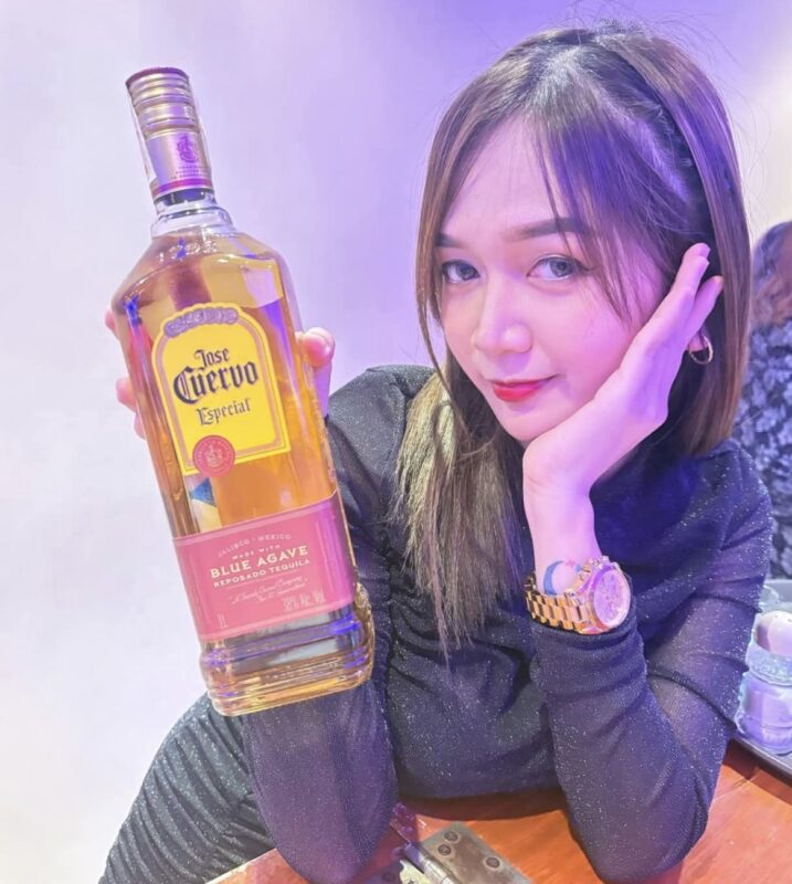 ちょっとだけ、本音で語り合おうよ。夜の街の魔法って、知ってる？